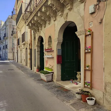 Casa Dei Fiori 호스텔 시라쿠사